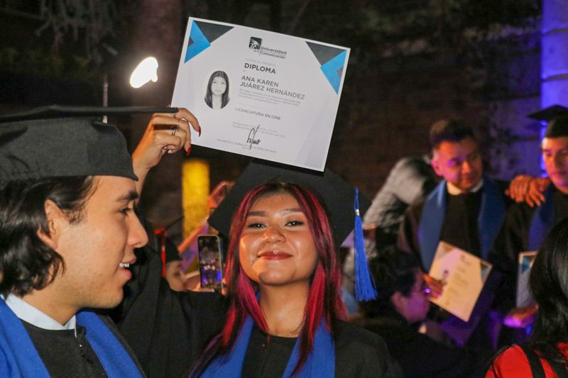 CELEBRANDO EL ESFUERZO, LA COMUNICACIÓN Y EL FUTURO EN LA UNIVERSIDAD DE LA COMUNICACIÓN